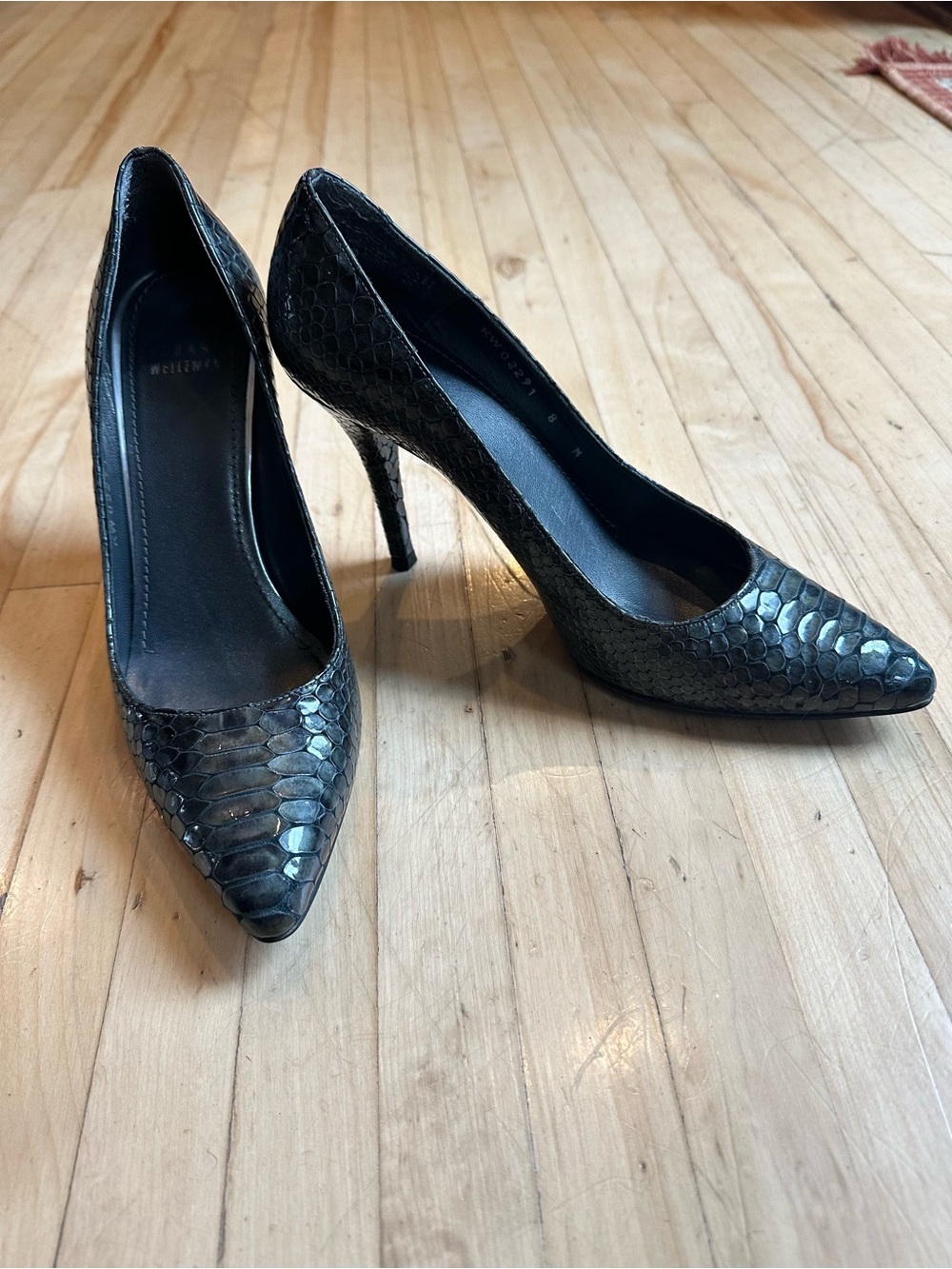 Stuart Weitzman Dark Green Glossy Reptile- Embossed Leather Pointed Toe Heels - Picture 2 of 6